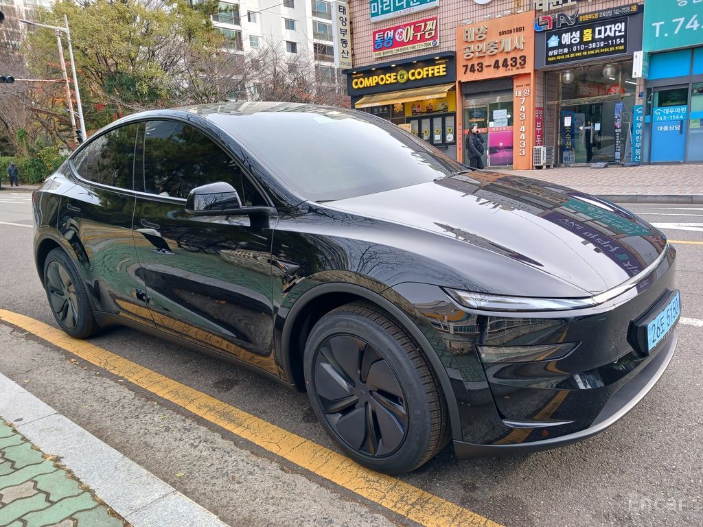 Tesla Model Y RWD 2025