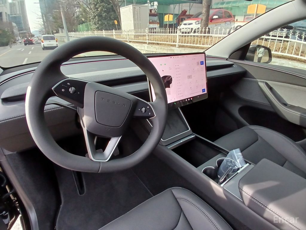 Tesla Model Y RWD 2025
