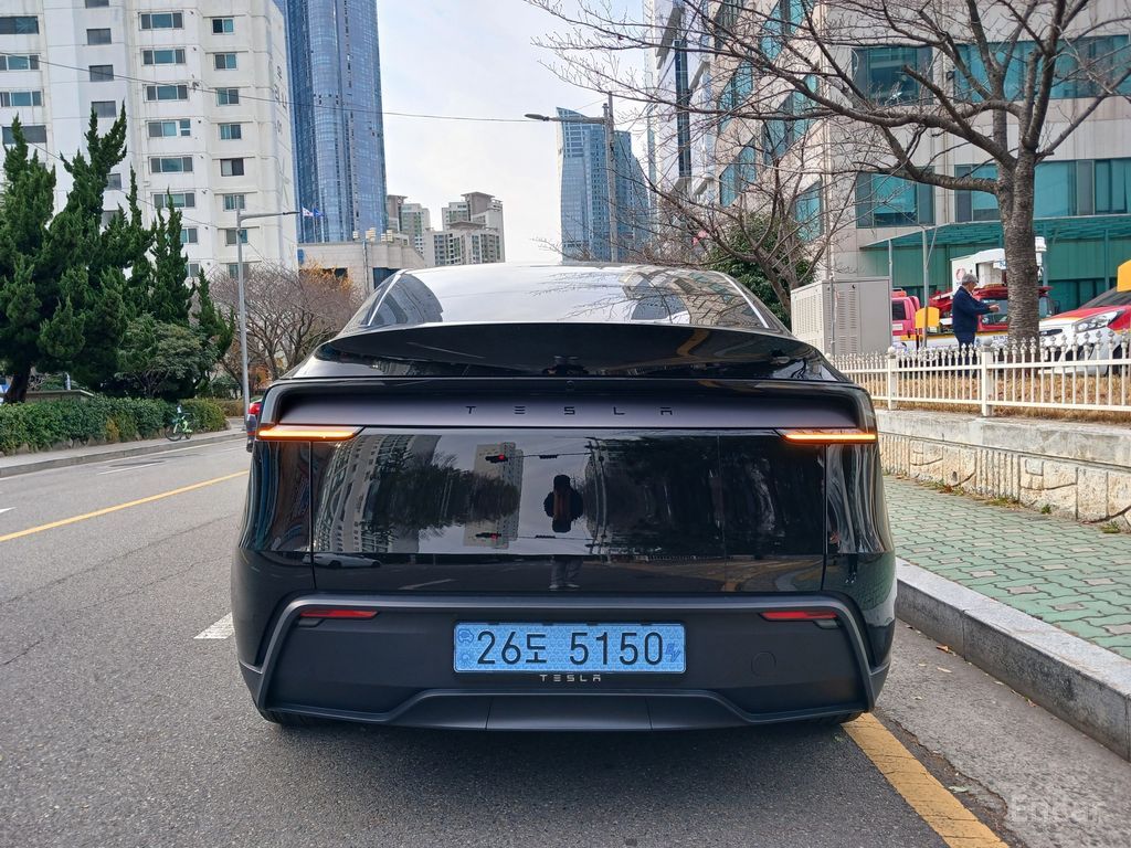 Tesla Model Y RWD 2025