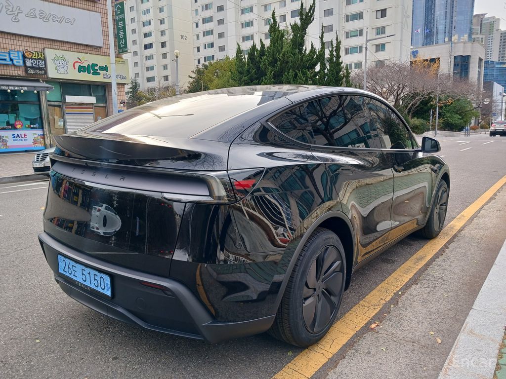 Tesla Model Y RWD 2025