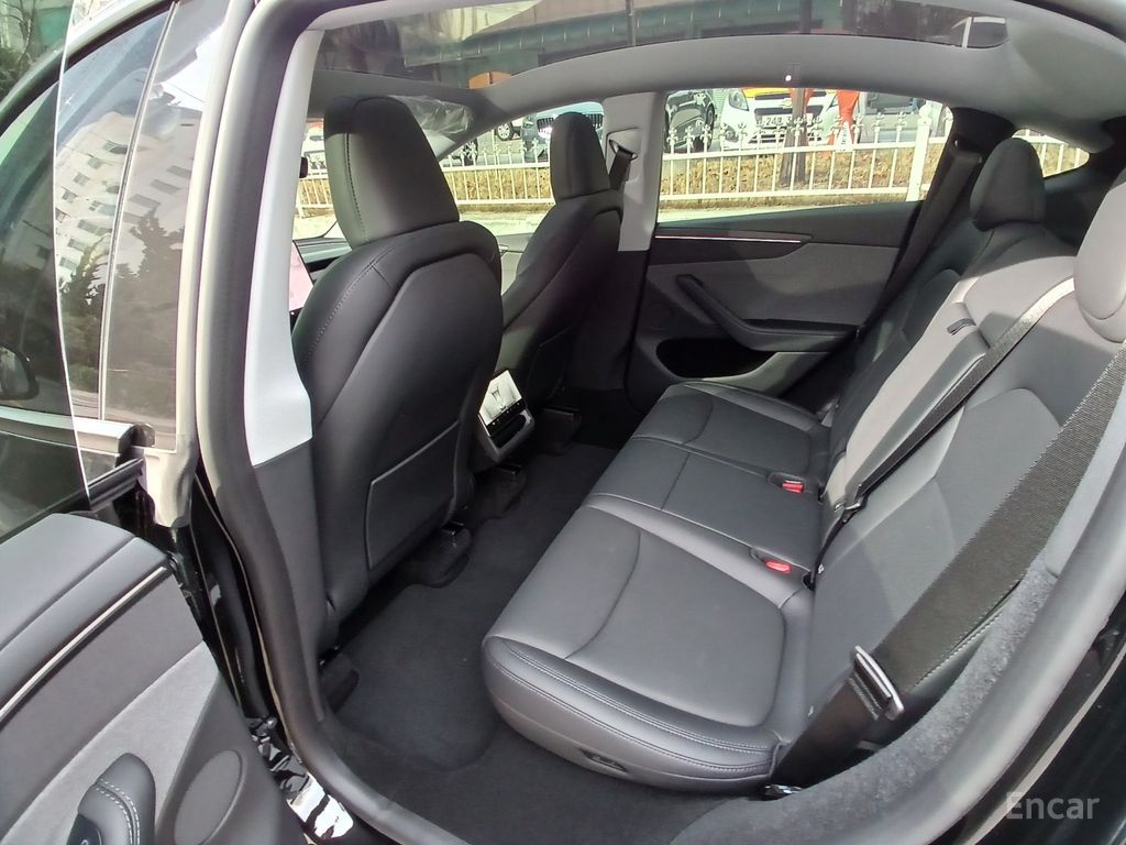 Tesla Model Y RWD 2025