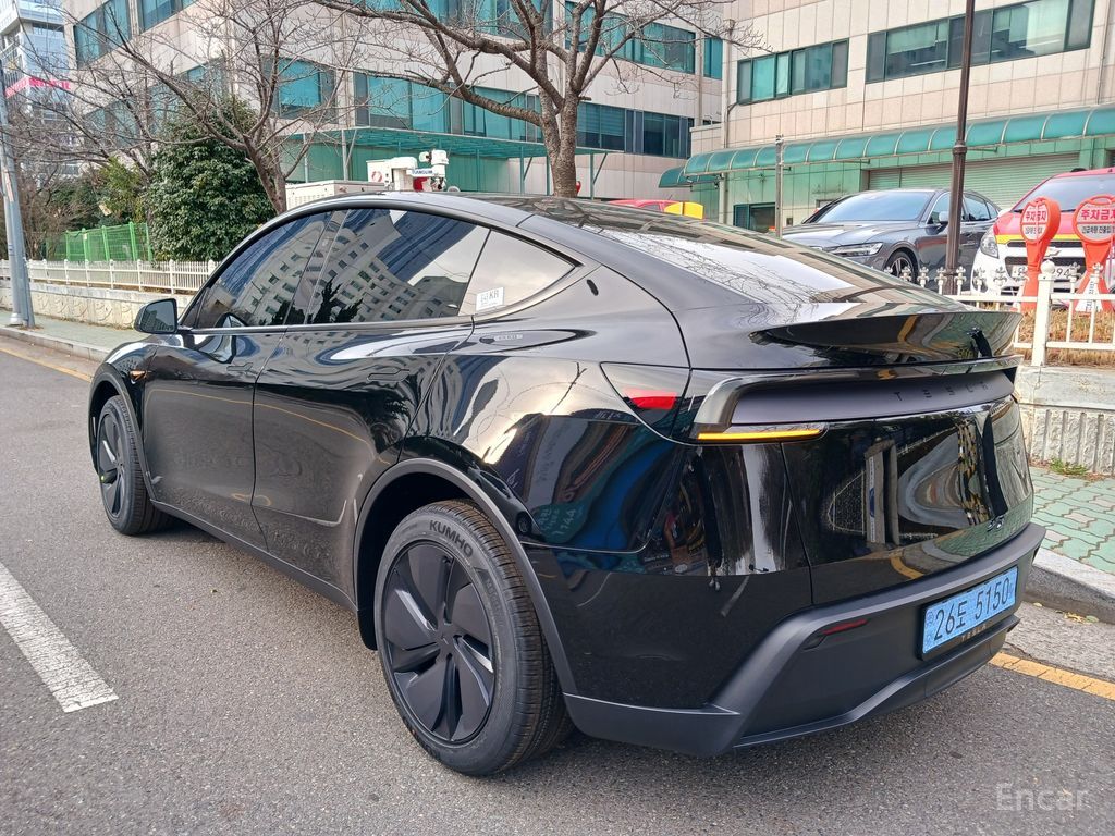 Tesla Model Y RWD 2025