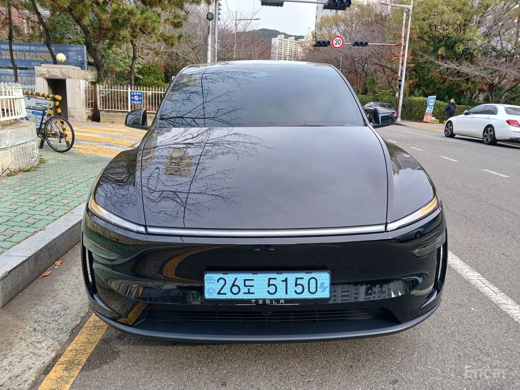 Tesla Model Y RWD 2025