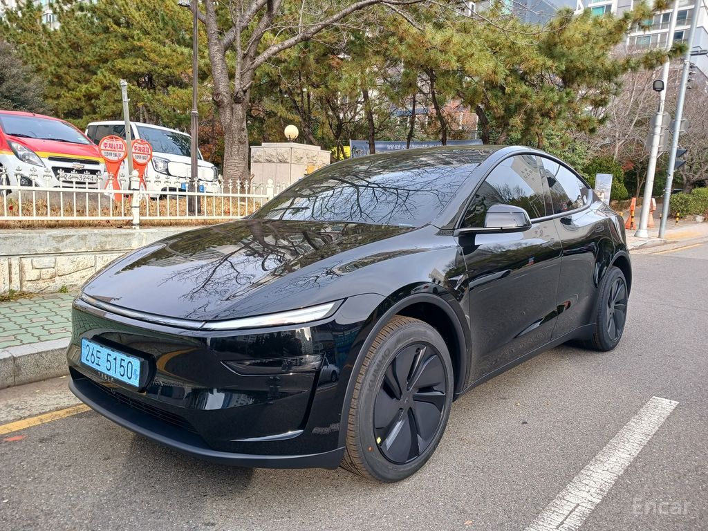 Tesla Model Y RWD 2025