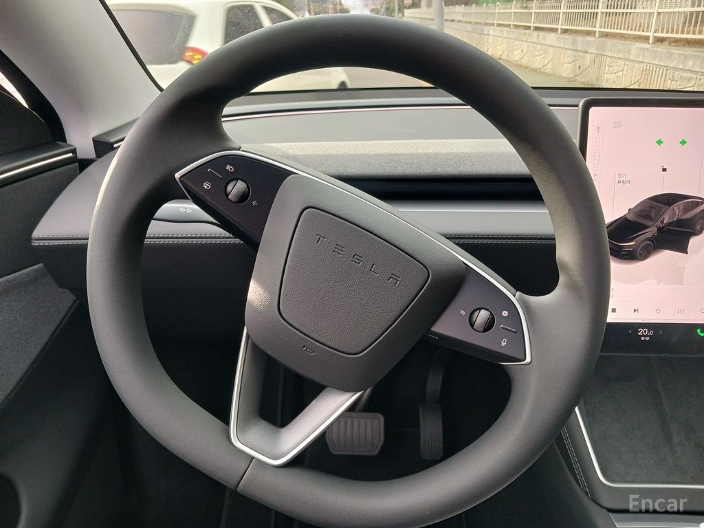 Tesla Model Y RWD 2025