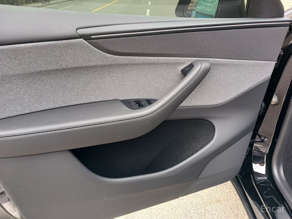 Tesla Model Y RWD 2025