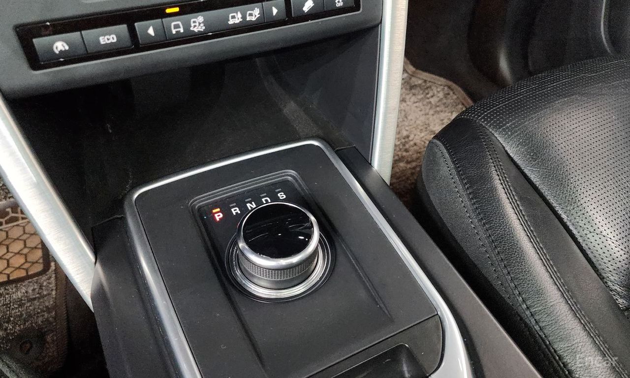 Land Rover Discovery Sports 2.0 TD4 SE (150 horsepower) 2017