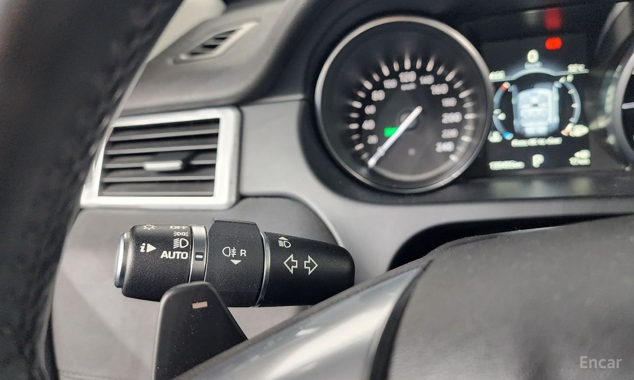Land Rover Discovery Sports 2.0 TD4 SE (150 horsepower) 2017