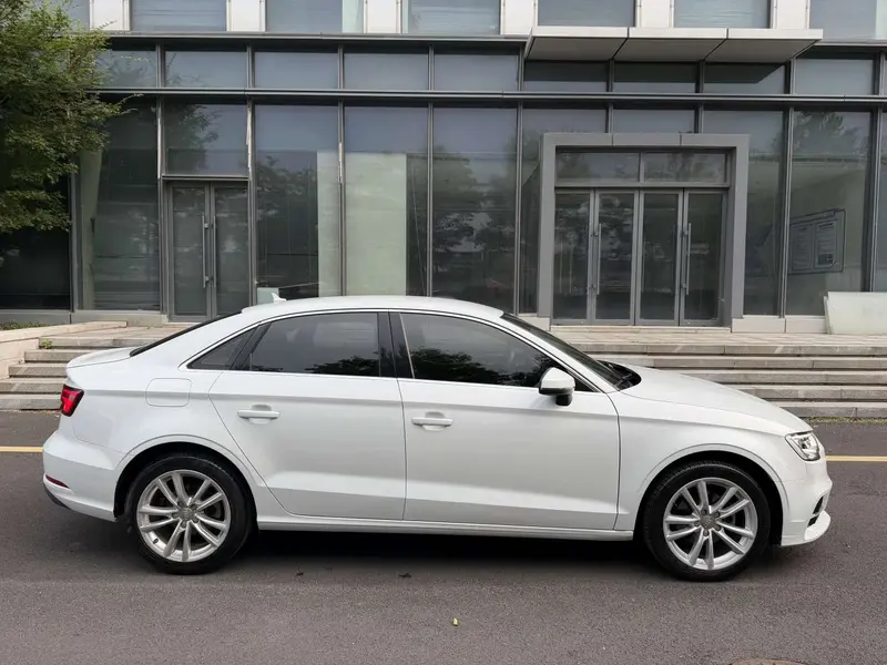 Audi A3 2018 30th Anniversary Limousine 35 TFSI Enterprising