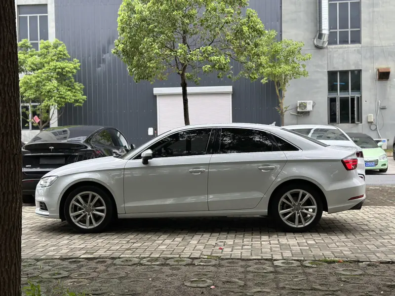 Audi A3 2018 30th Anniversary Limousine 35 TFSI Enterprising