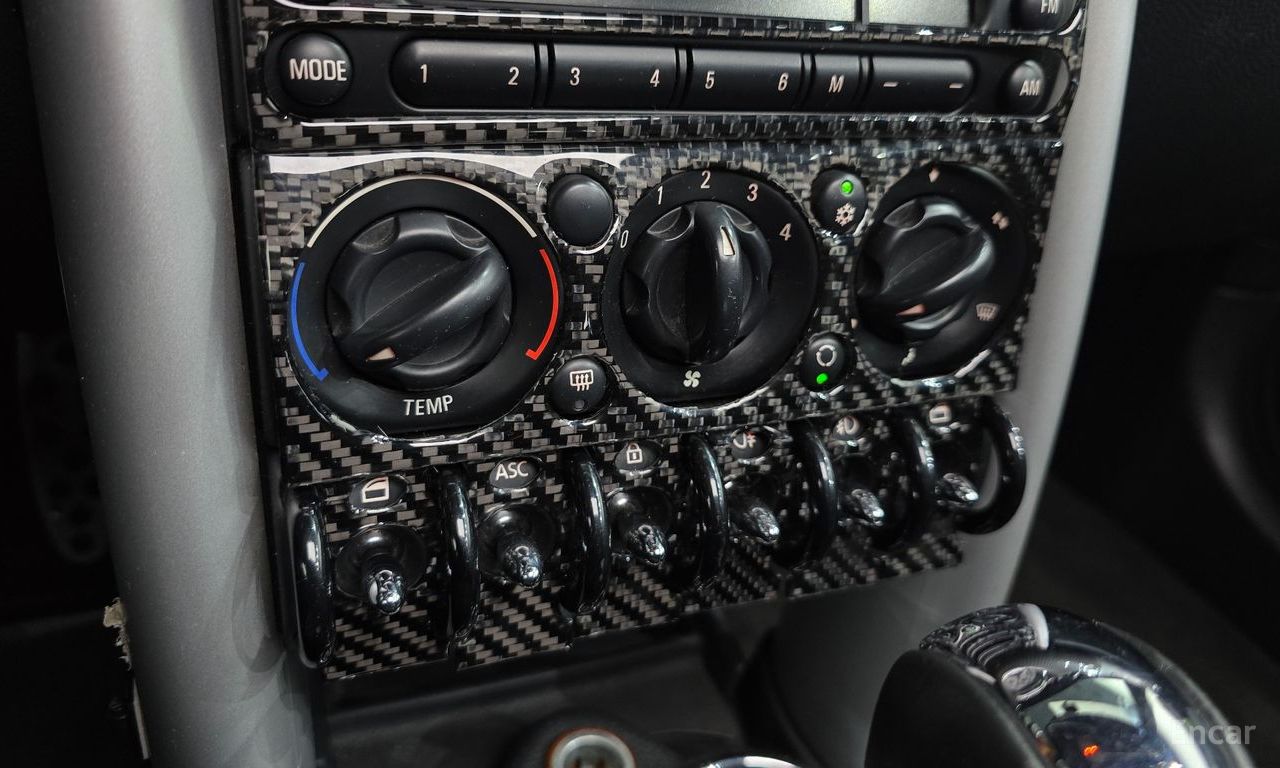 Mini Cooper Base Model 2006