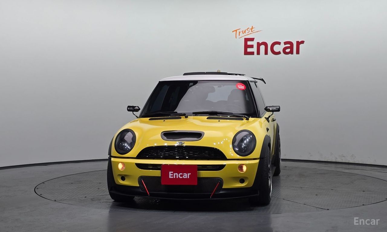 Mini Cooper Base Model 2006