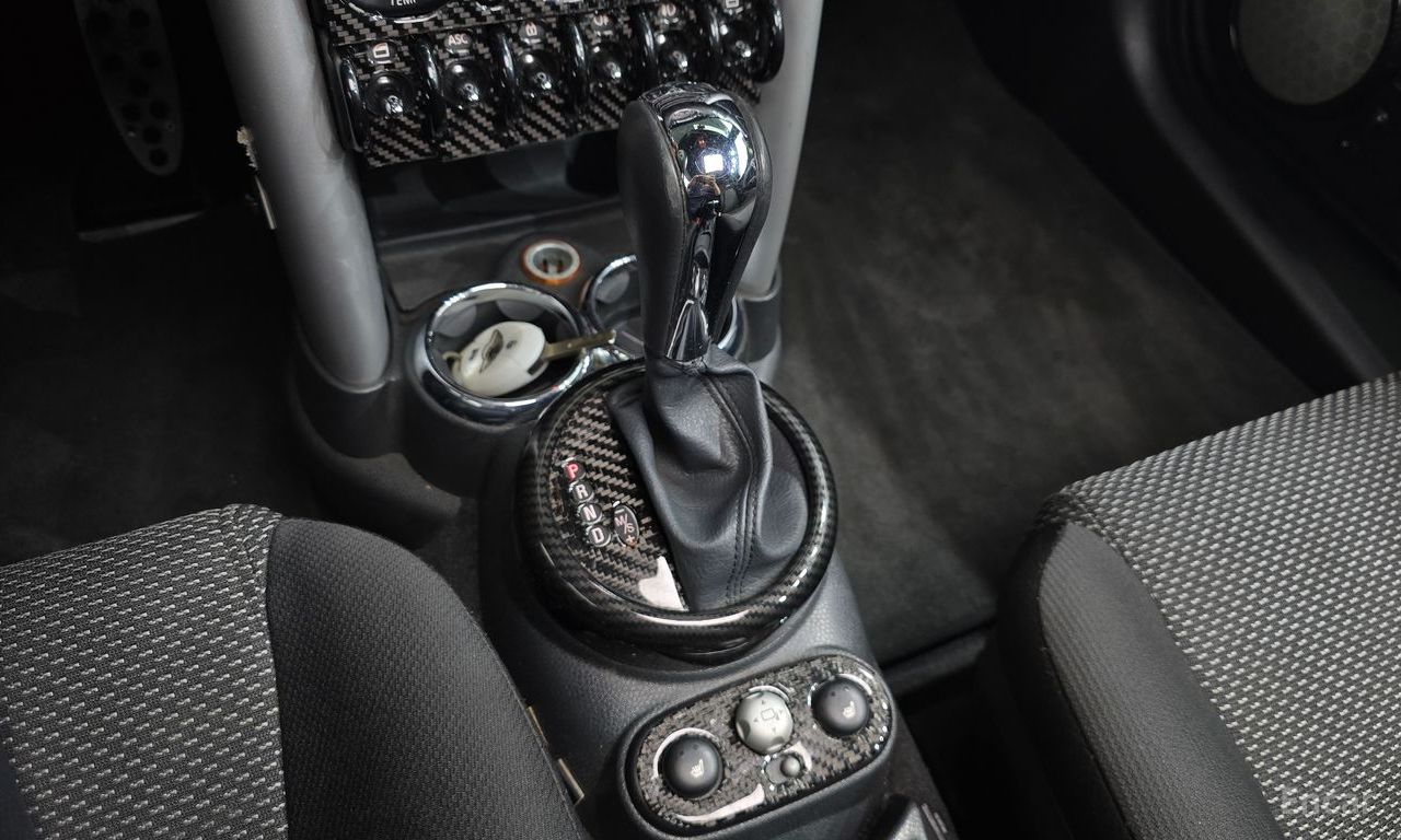 Mini Cooper Base Model 2006