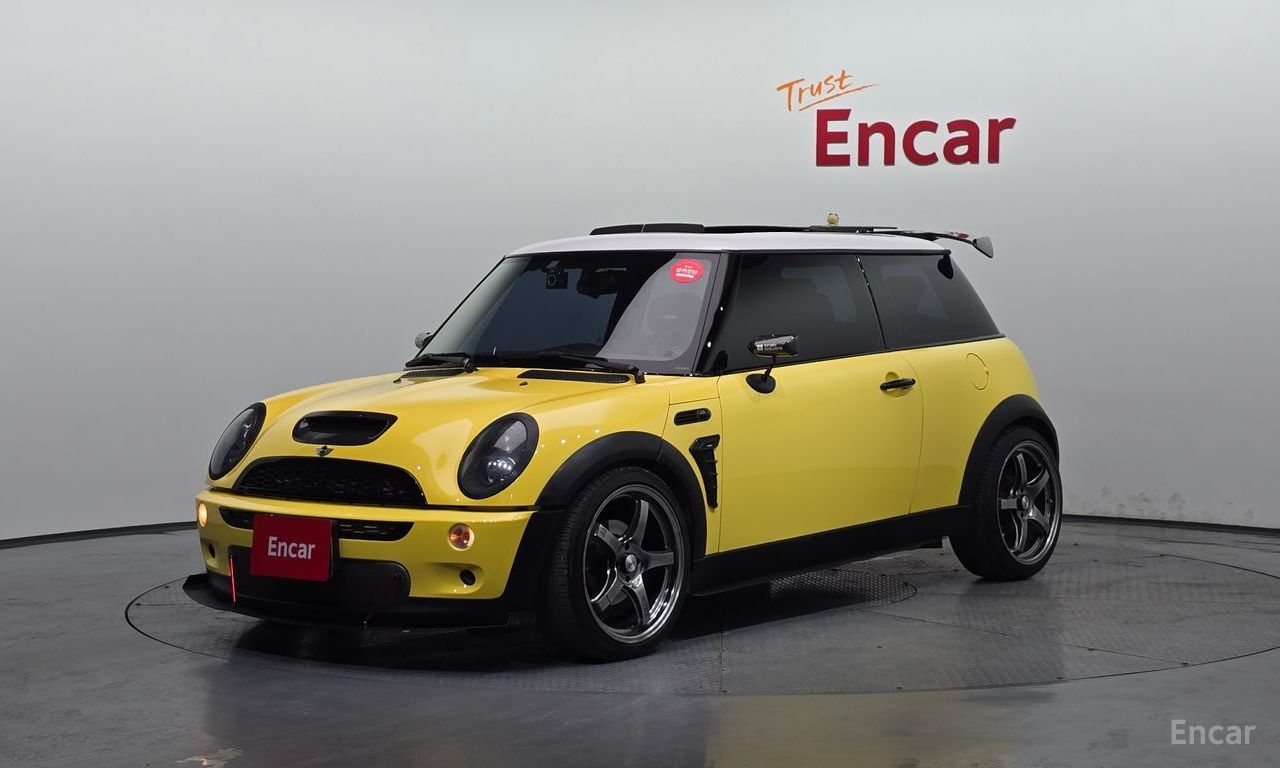 Mini Cooper Base Model 2006
