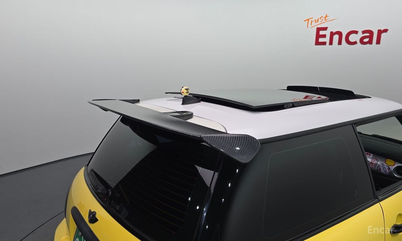 Mini Cooper Base Model 2006
