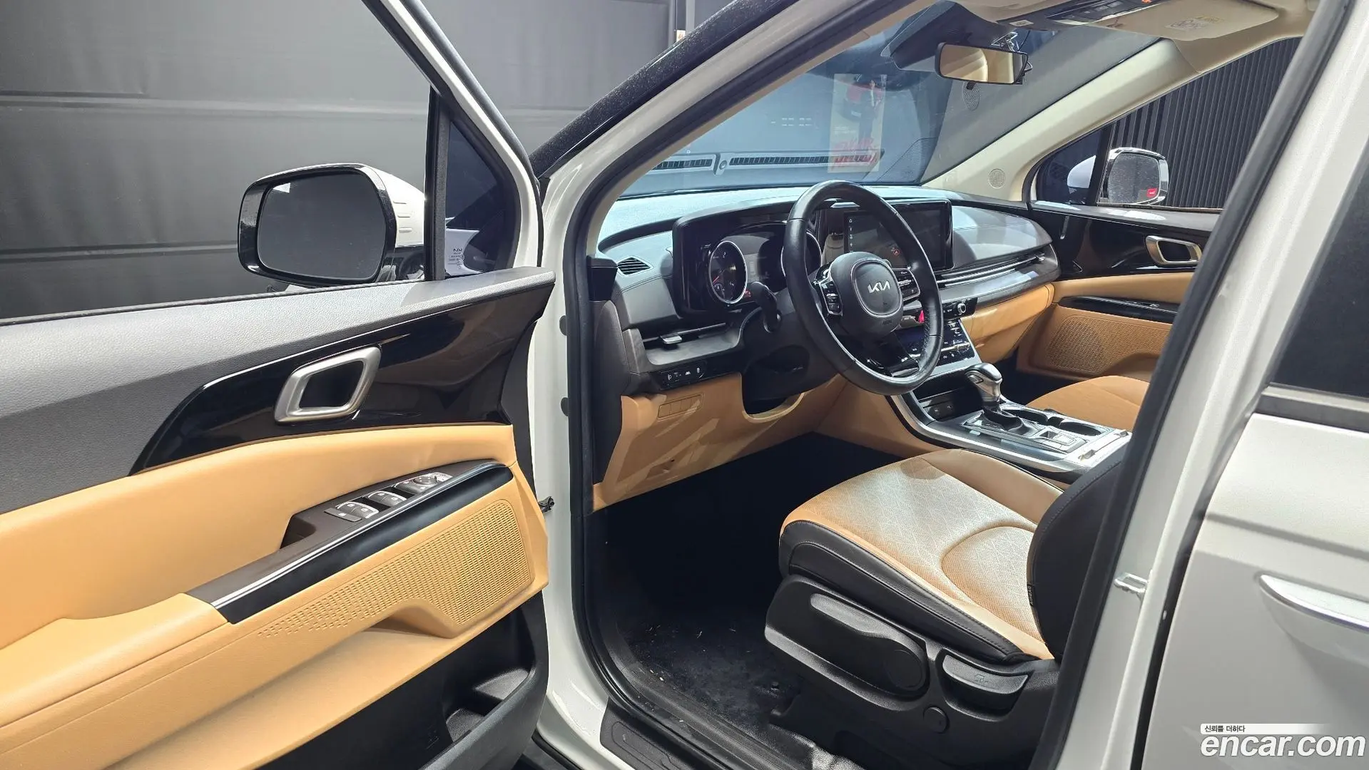 Kia Canival 9-Seater Prestige