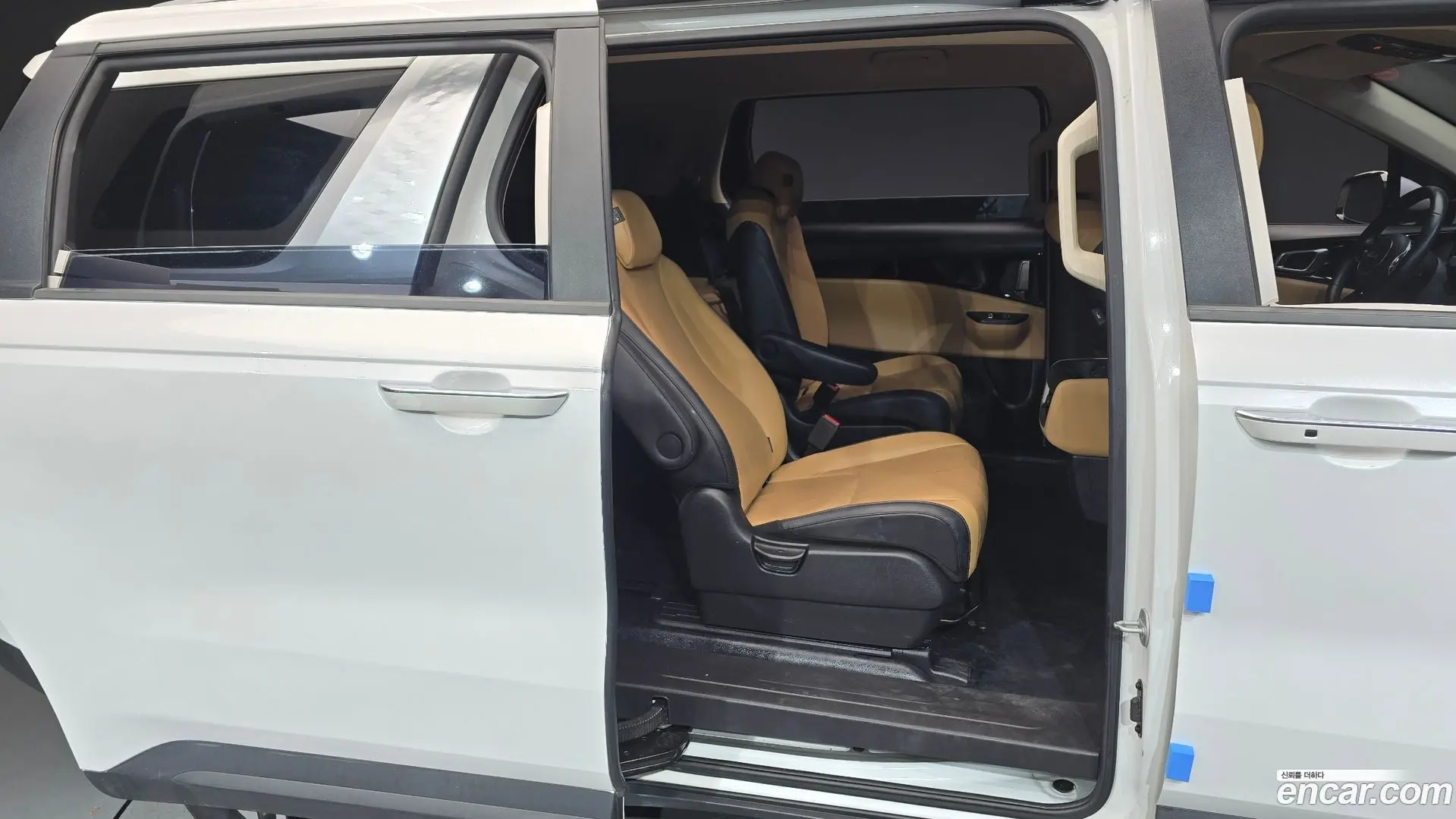 Kia Canival 9-Seater Prestige