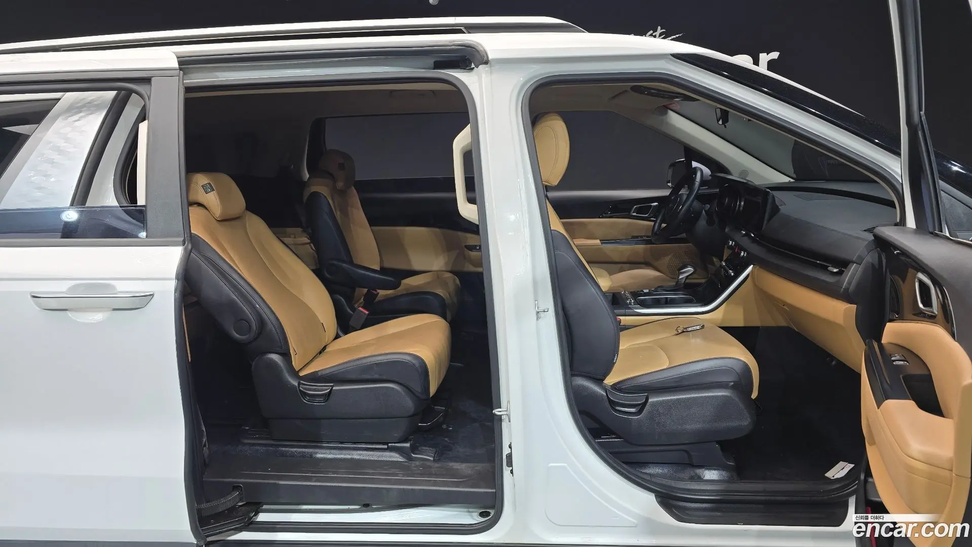 Kia Canival 9-Seater Prestige