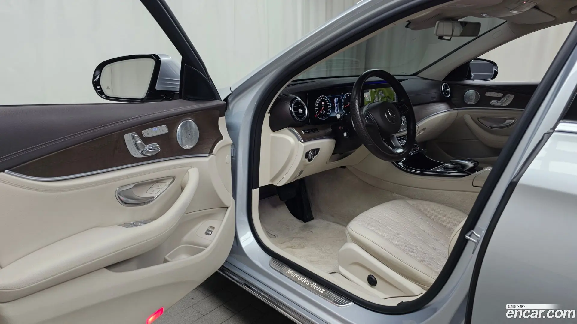 Mercedes-Benz E-Class E300 4MATIC Exclusive 2016