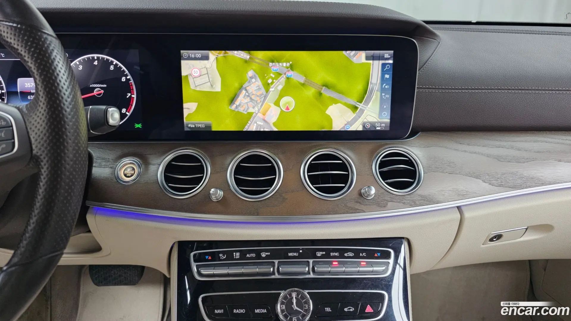 Mercedes-Benz E-Class E300 4MATIC Exclusive 2016