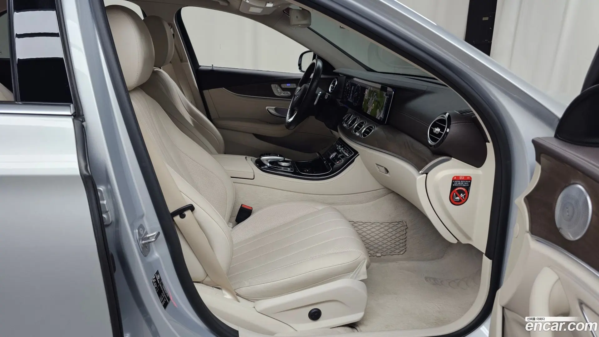Mercedes-Benz E-Class E300 4MATIC Exclusive 2016