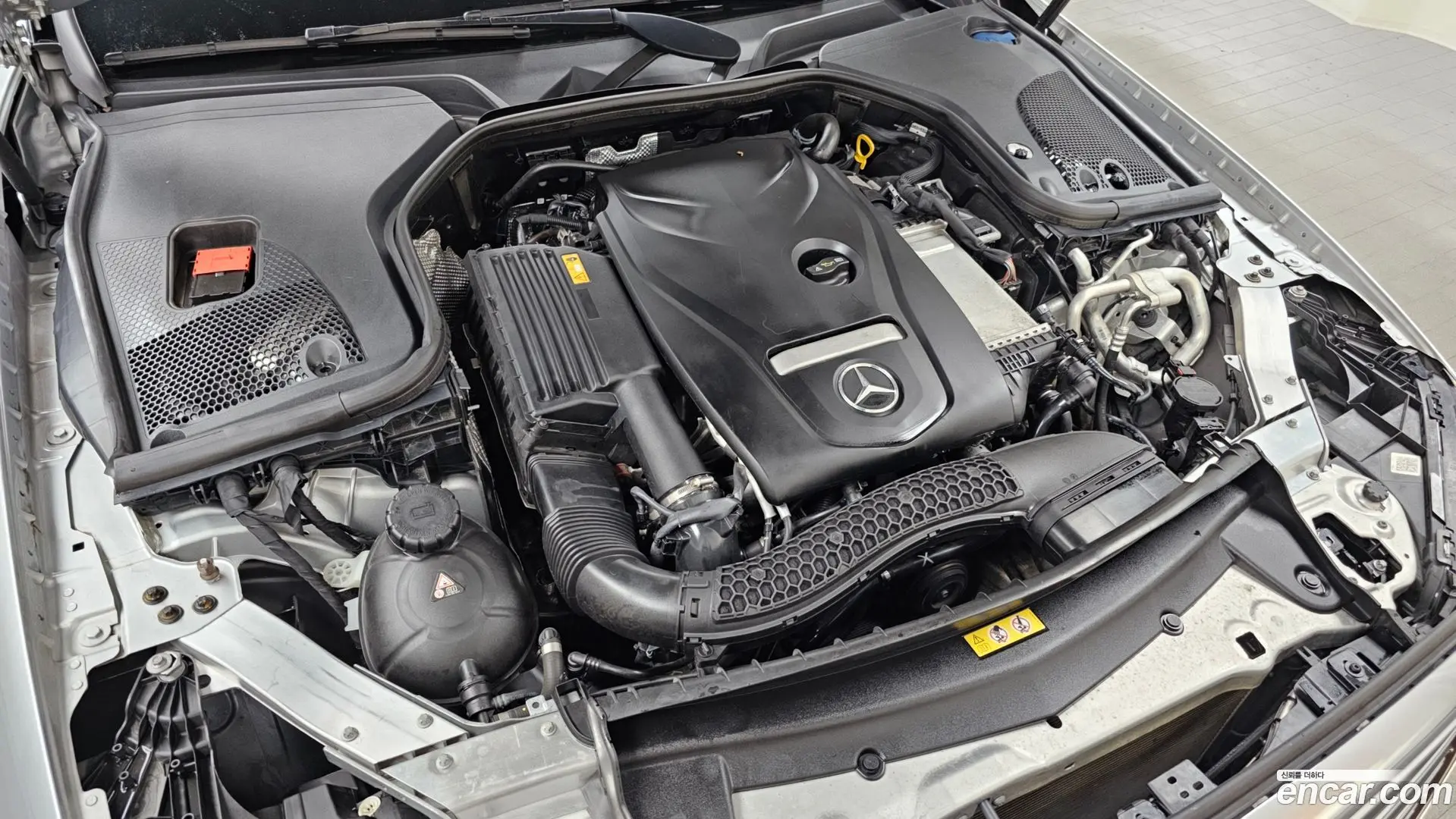 Mercedes-Benz E-Class E300 4MATIC Exclusive 2016