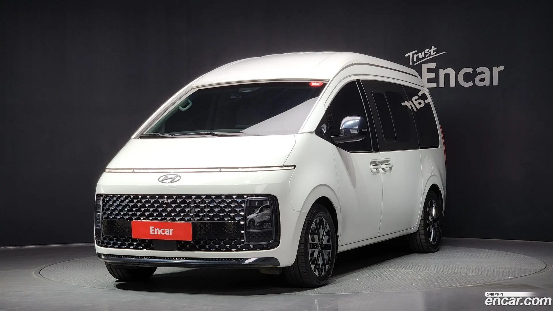 Hyundai Staria 4WD Lounge 9-Seater 2021