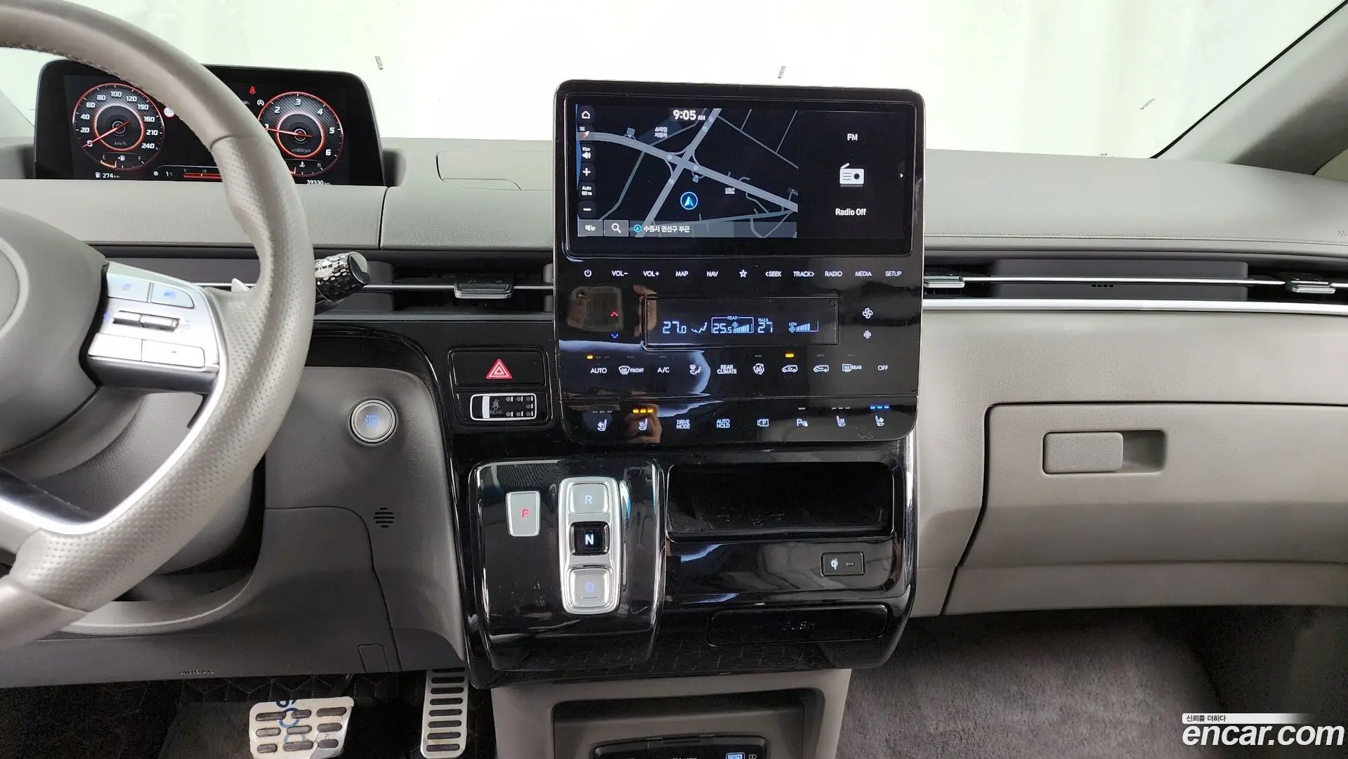 Hyundai Staria 4WD Lounge 9-Seater 2021