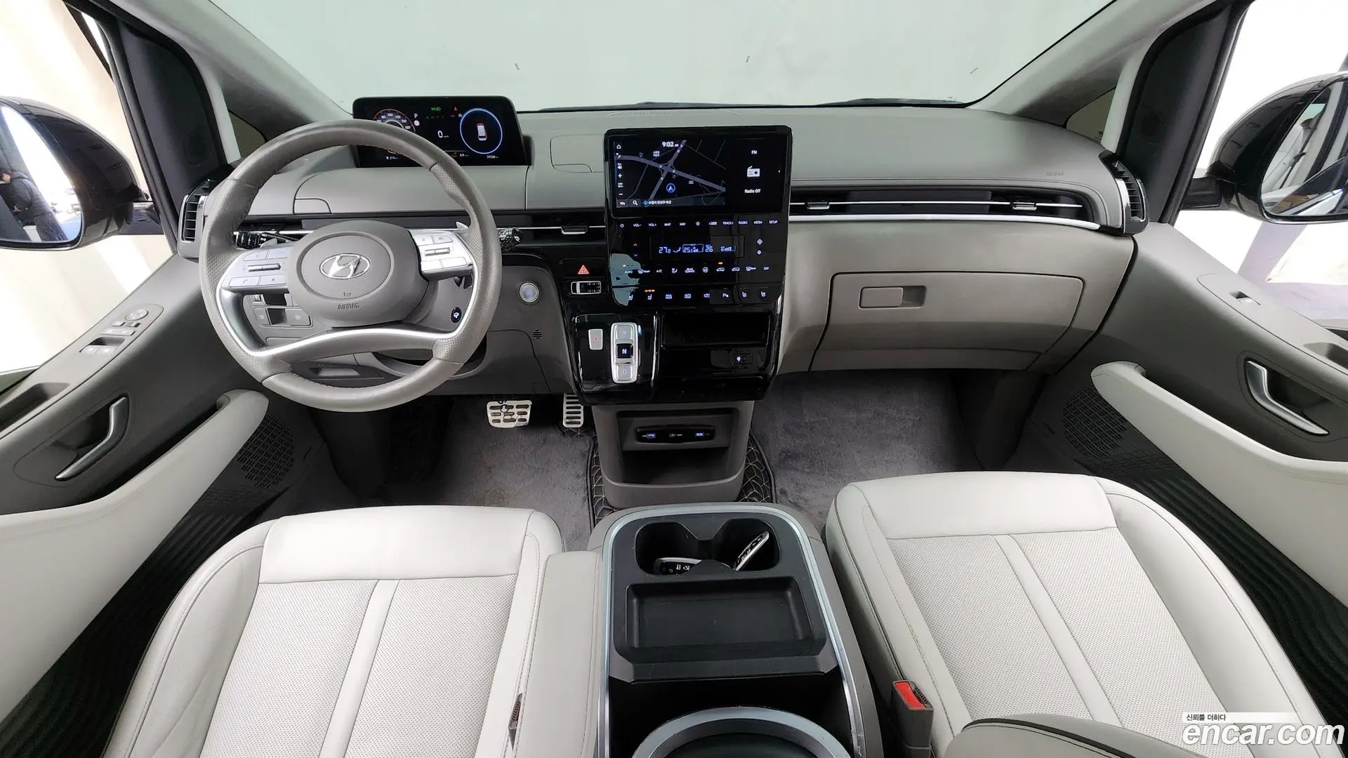 Hyundai Staria 4WD Lounge 9-Seater 2021