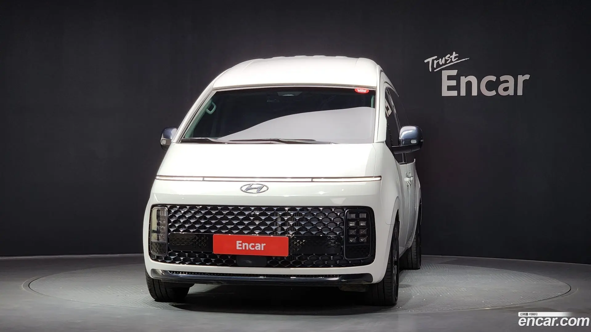 Hyundai Staria 4WD Lounge 9-Seater 2021