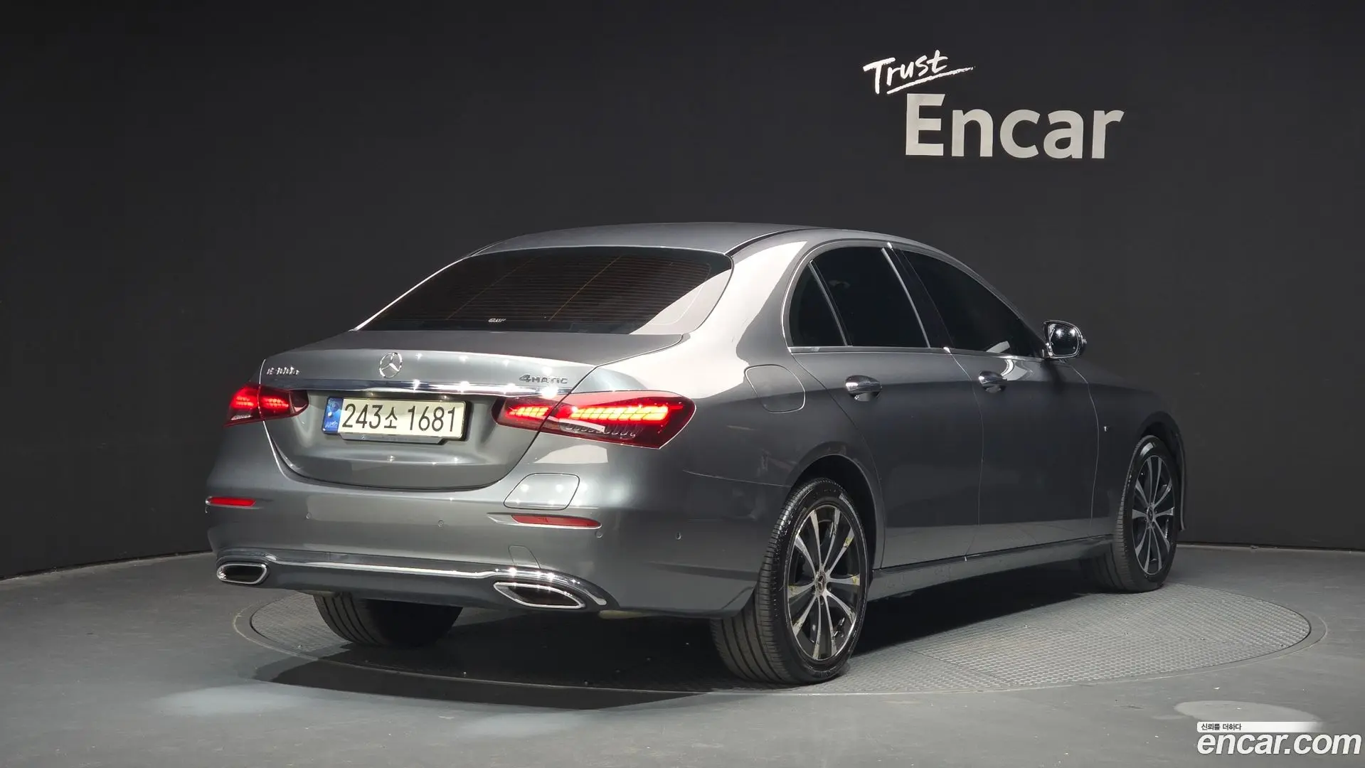 Mercedes-Benz E-Class E300e 4MATIC Exclusive