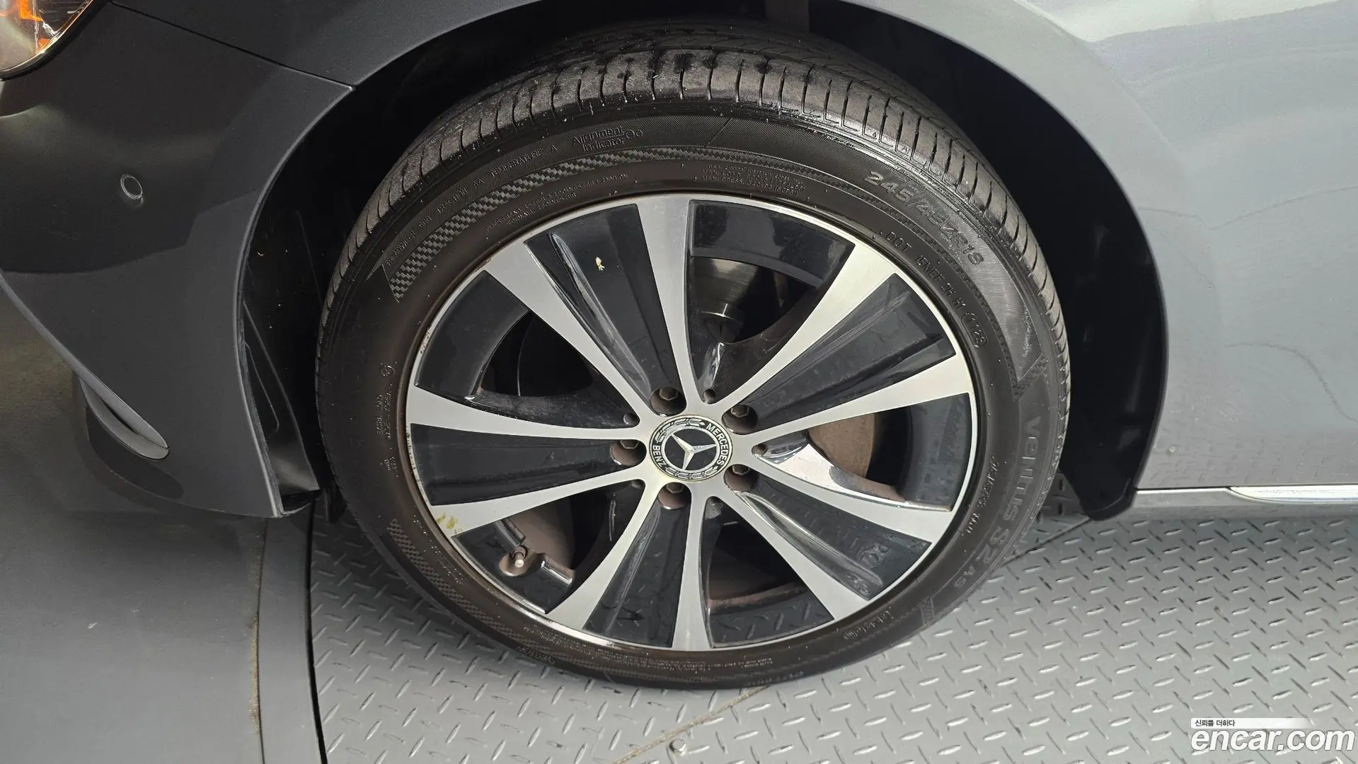 Mercedes-Benz E-Class E300e 4MATIC Exclusive