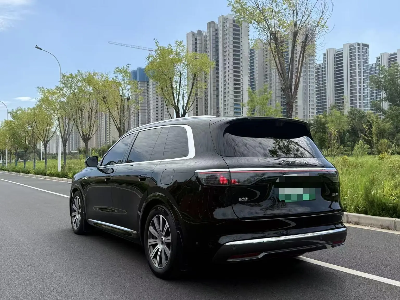 AITO AITO AITO M8 2025 EREV Max+ 5 seat 4WD (192 LiDAR )