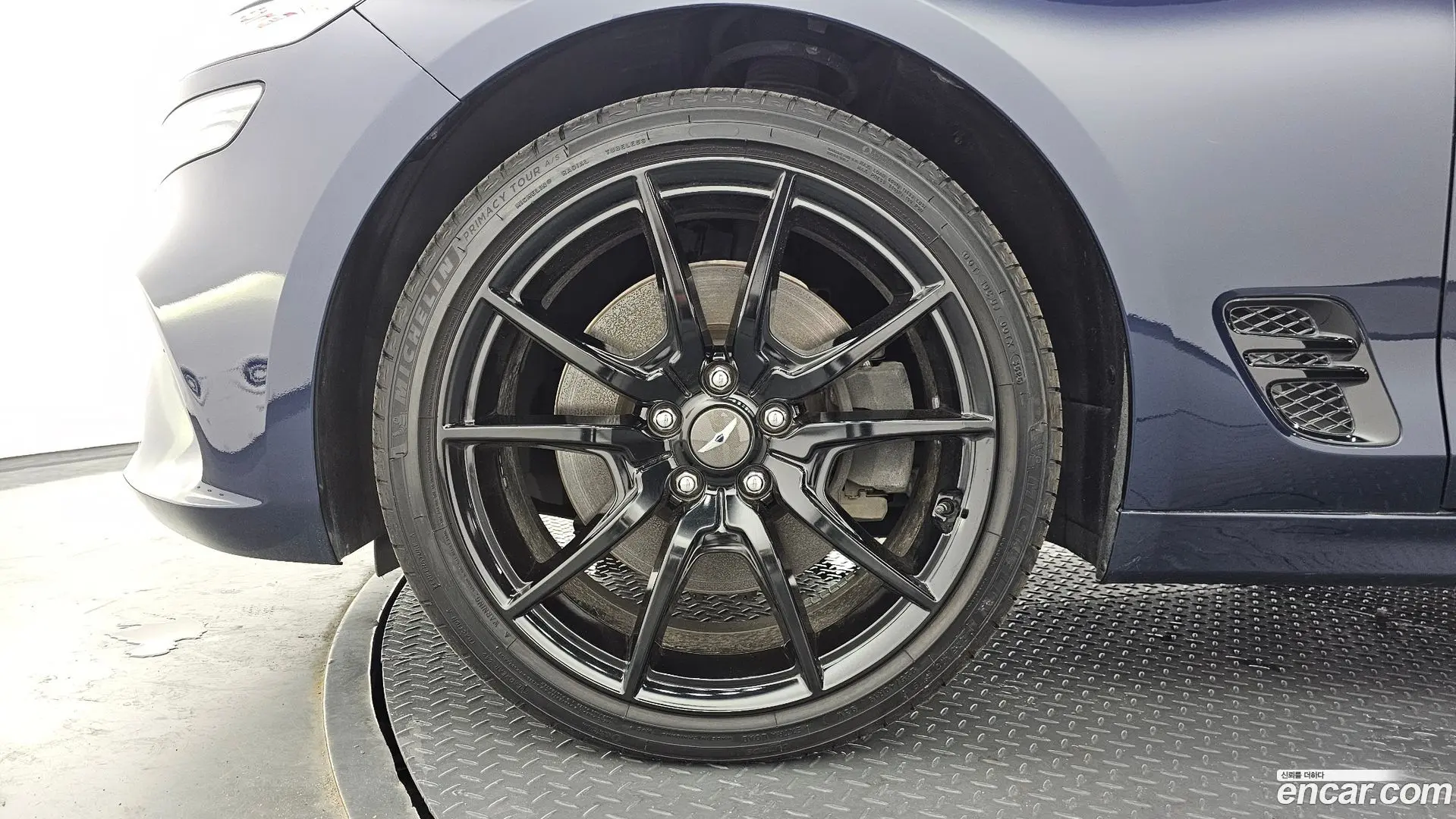 Genesis G70 Gasoline 3.3T 4WD 2018