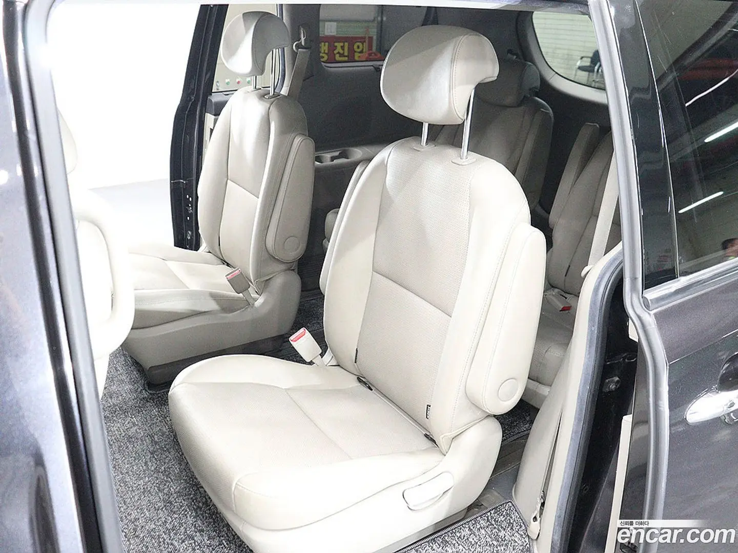 Kia Canival 9-Seater Prstige 2018