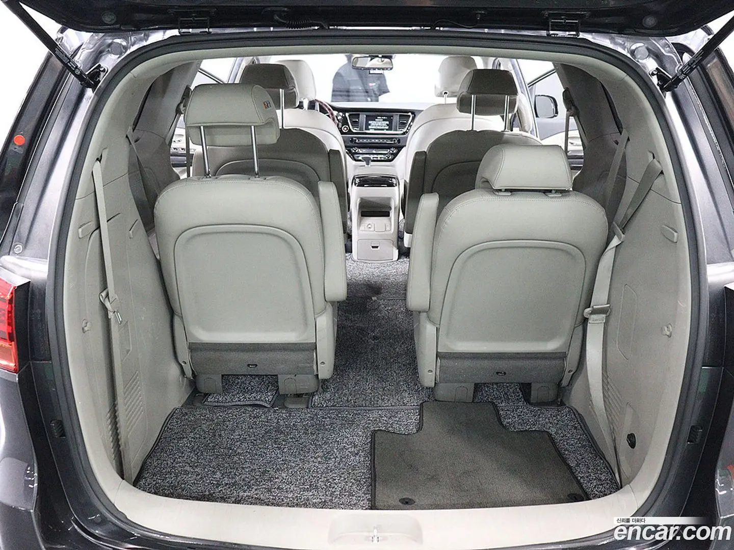 Kia Canival 9-Seater Prstige 2018