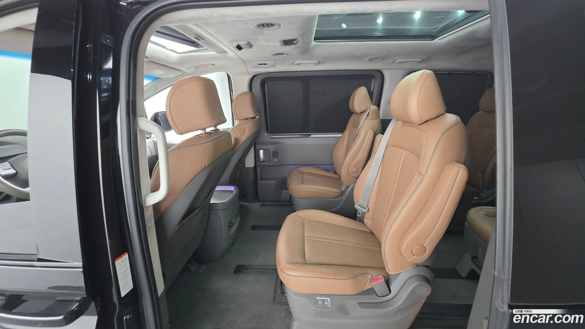 Hyundai Staria 4WD Lounge 9-Seater 2021