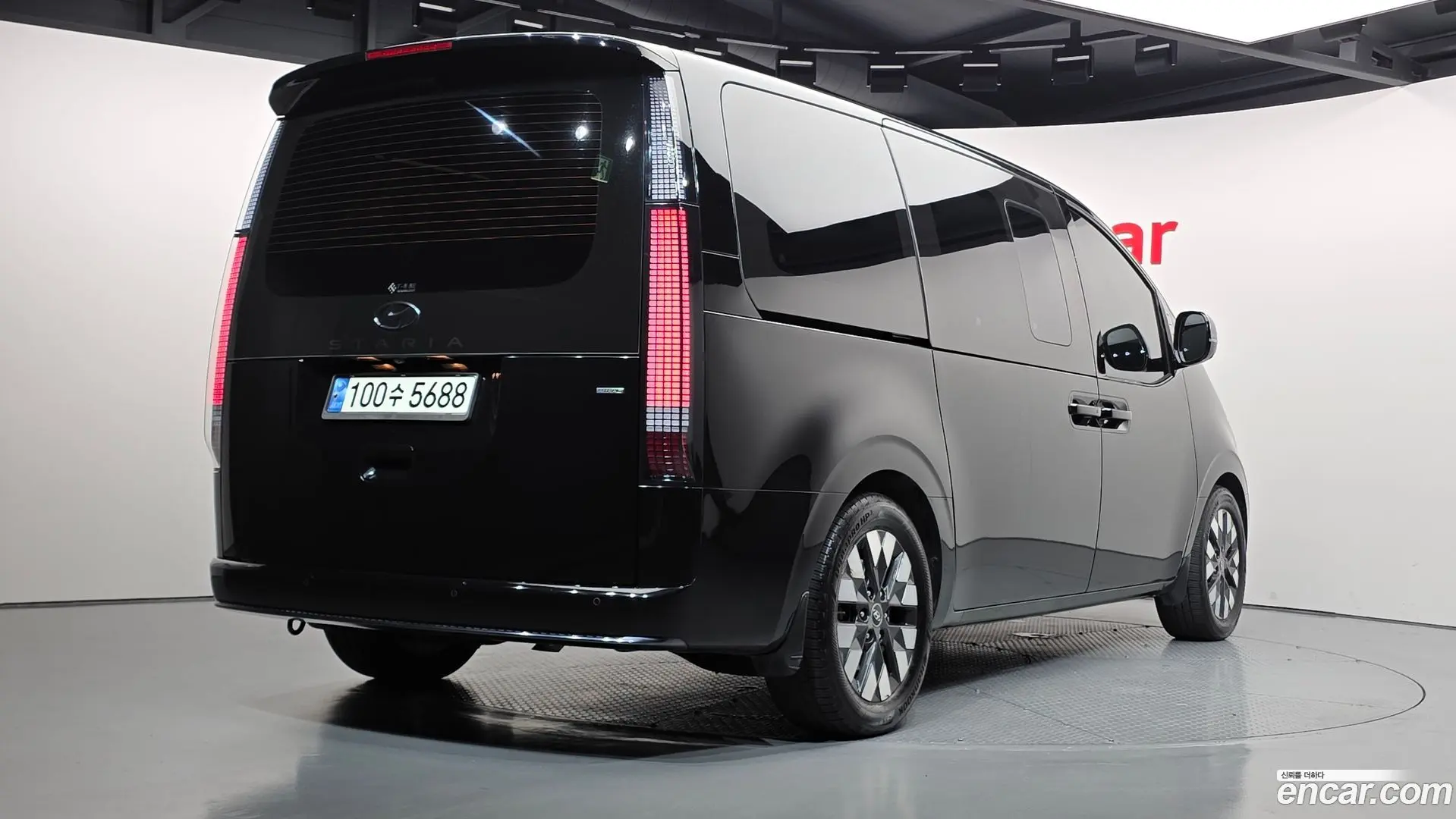 Hyundai Staria 4WD Lounge 9-Seater 2021