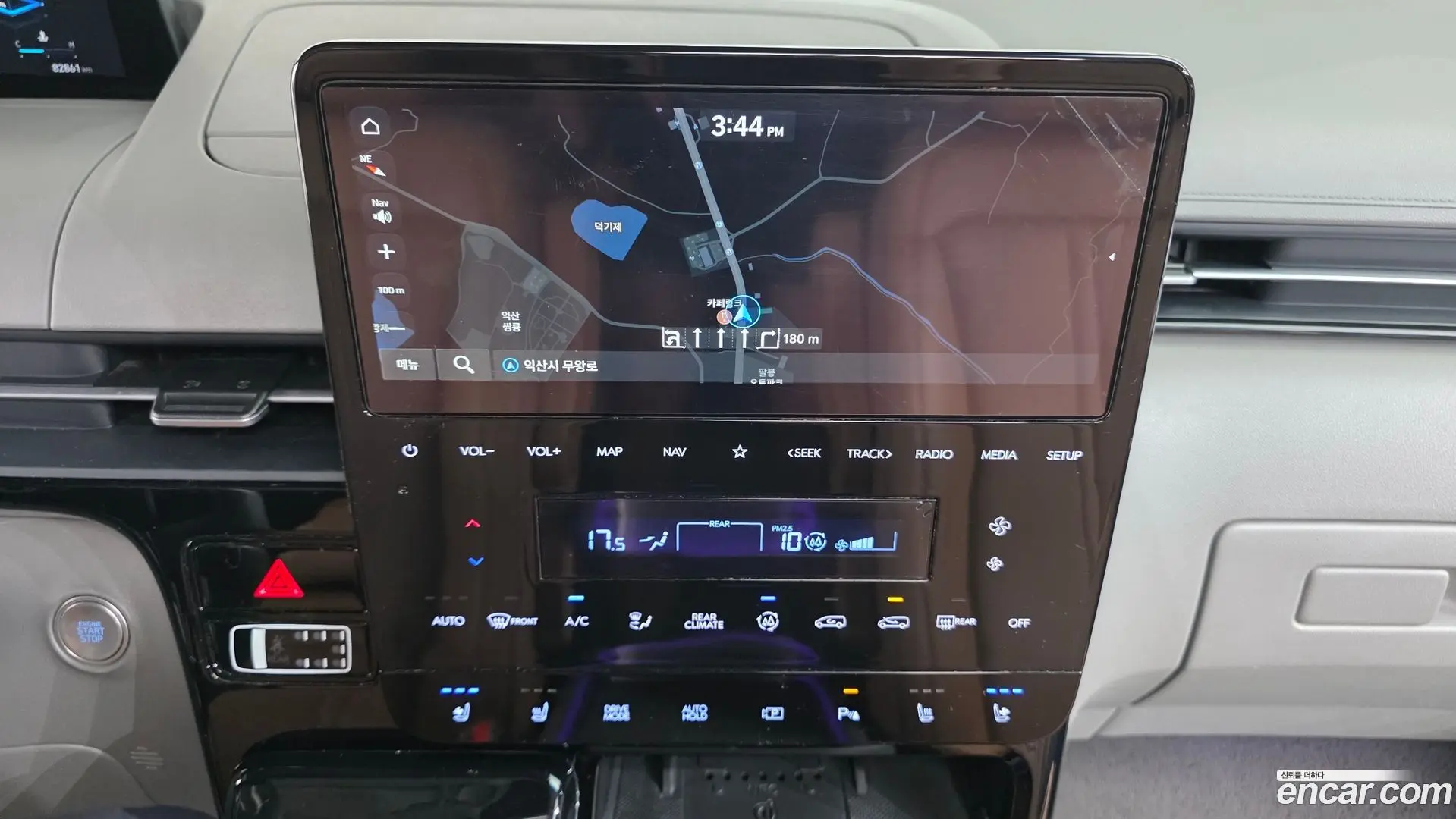 Hyundai Staria 4WD Lounge 9-Seater 2021