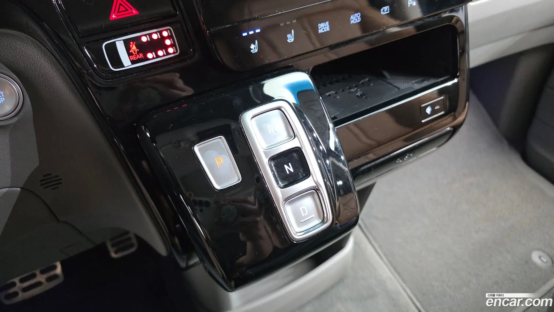 Hyundai Staria 4WD Lounge 9-Seater 2021