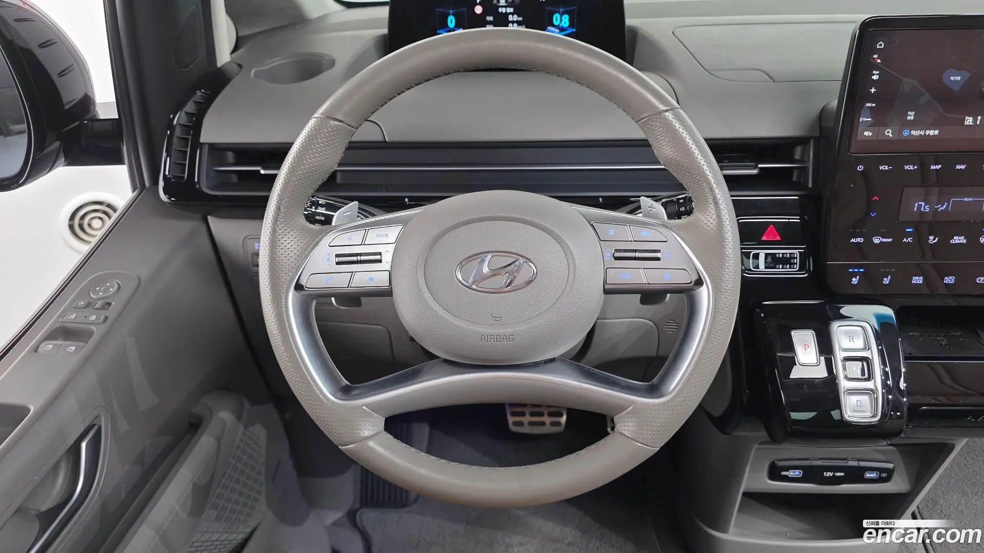 Hyundai Staria 4WD Lounge 9-Seater 2021
