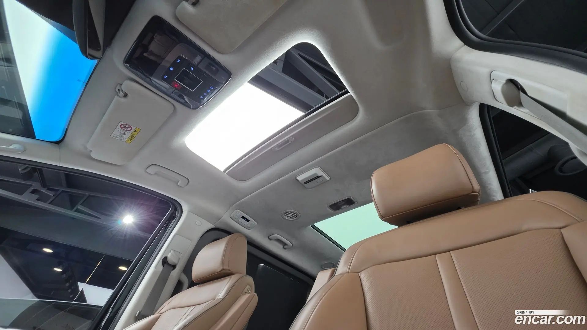 Hyundai Staria 4WD Lounge 9-Seater 2021