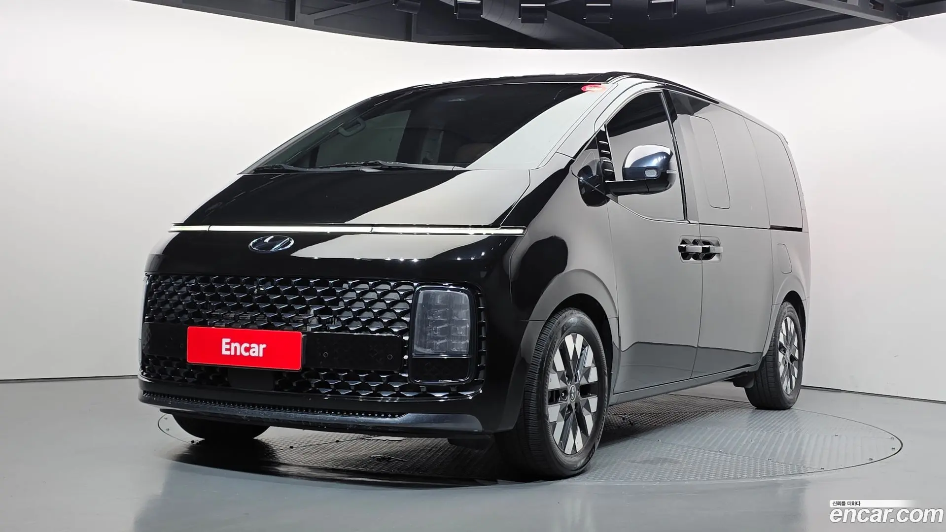 Hyundai Staria 4WD Lounge 9-Seater 2021