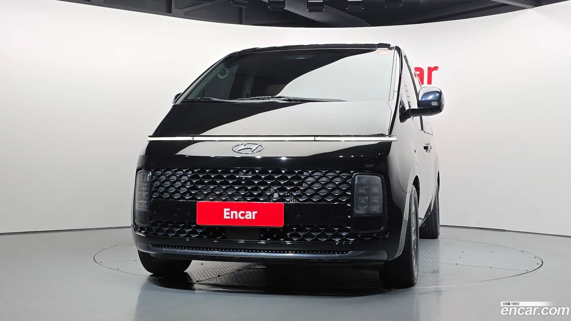 Hyundai Staria 4WD Lounge 9-Seater 2021