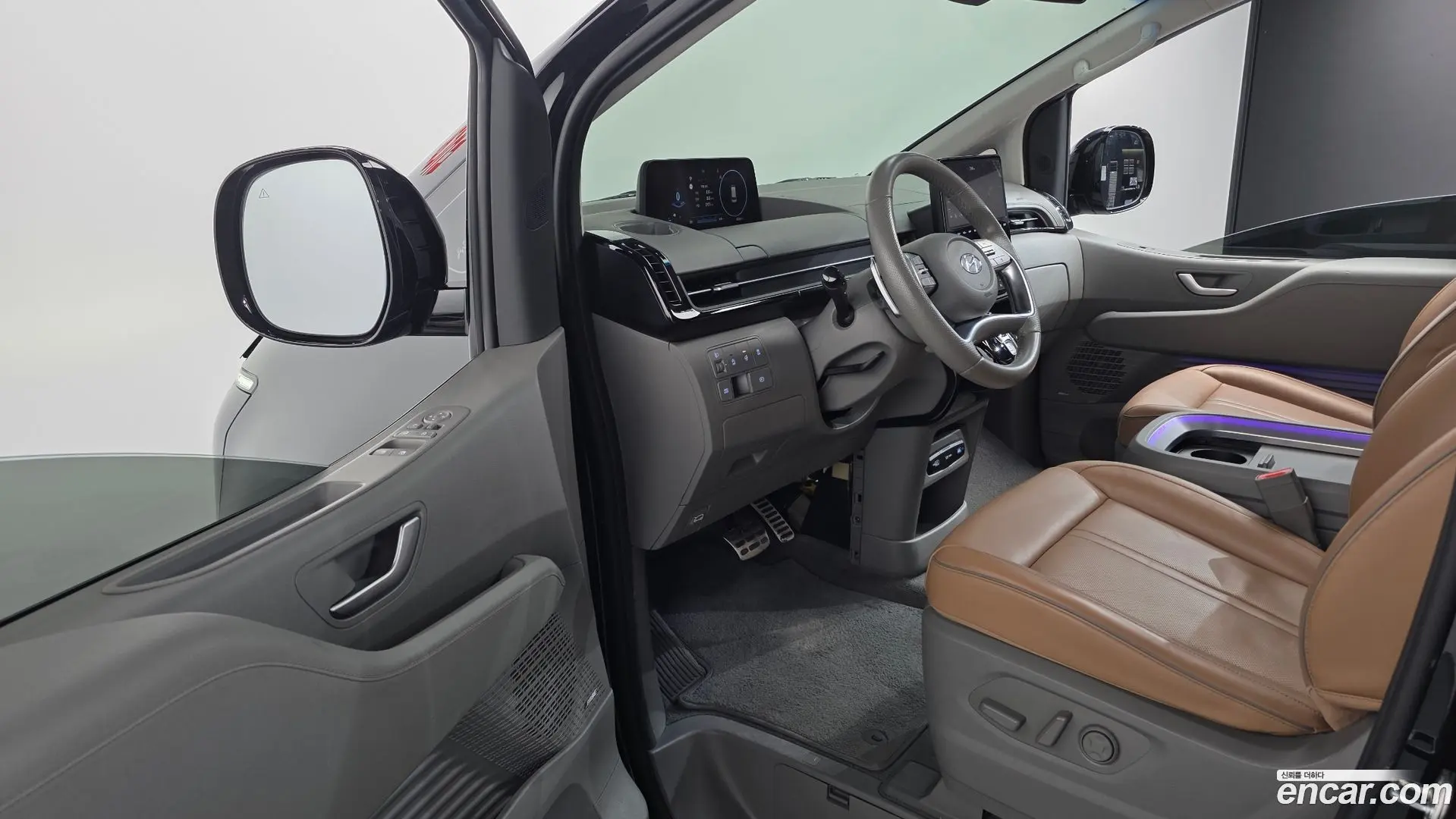 Hyundai Staria 4WD Lounge 9-Seater 2021