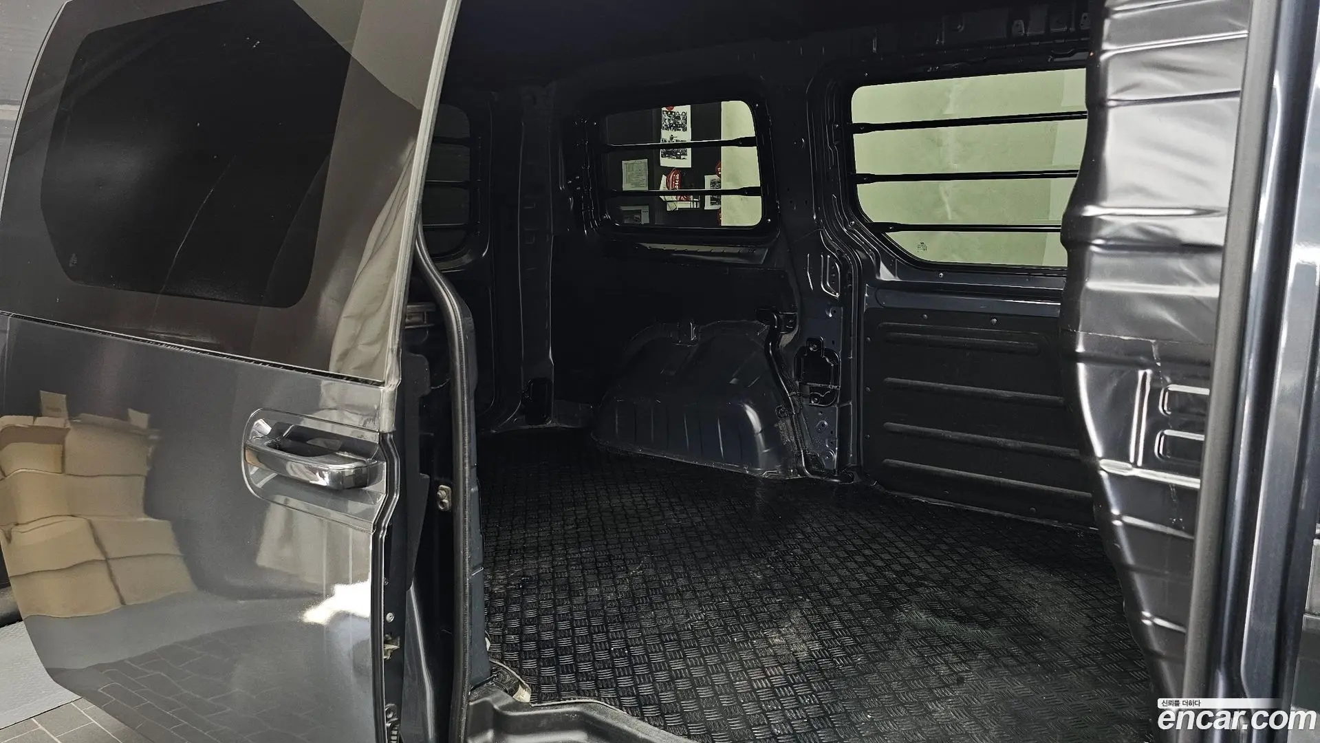 Hyundai Staria L3.5 Cargo 3-Seater