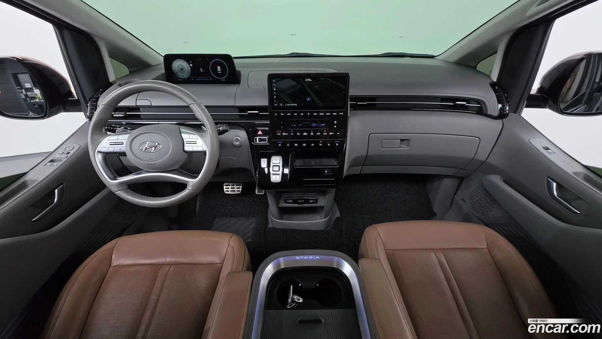 Hyundai Staria 4WD Lounge 9-Seater 2021