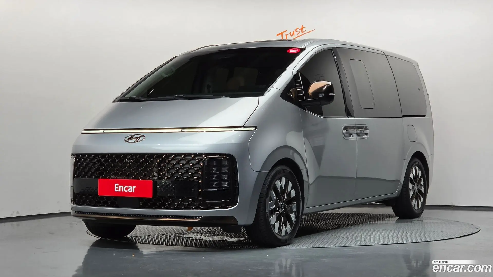 Hyundai Staria 4WD Lounge 9-Seater 2021