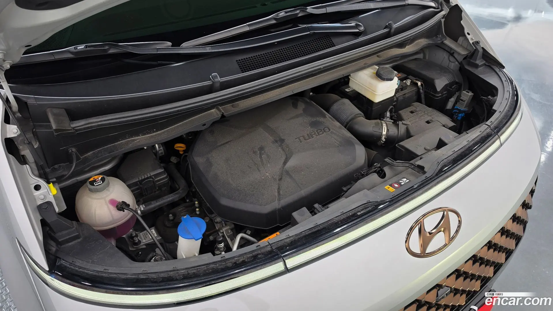 Hyundai Staria 4WD Lounge 9-Seater 2021