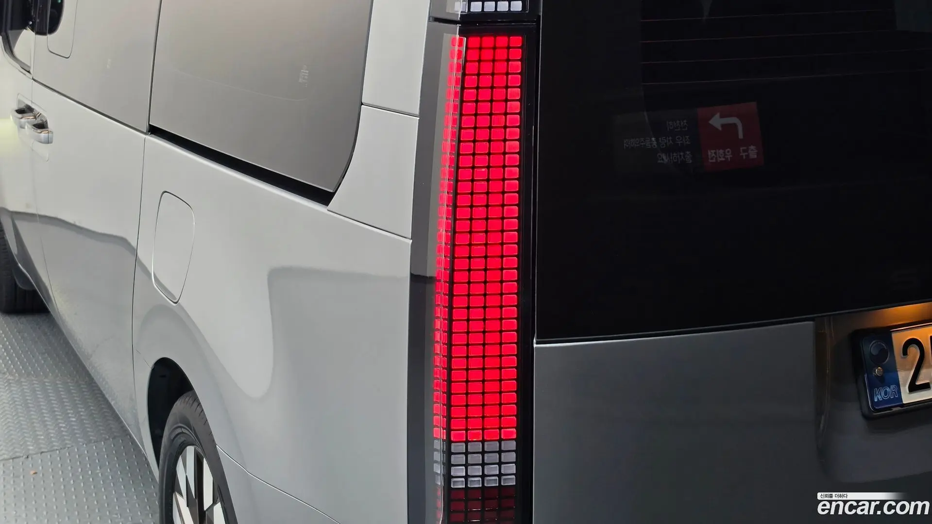 Hyundai Staria 4WD Lounge 9-Seater 2021